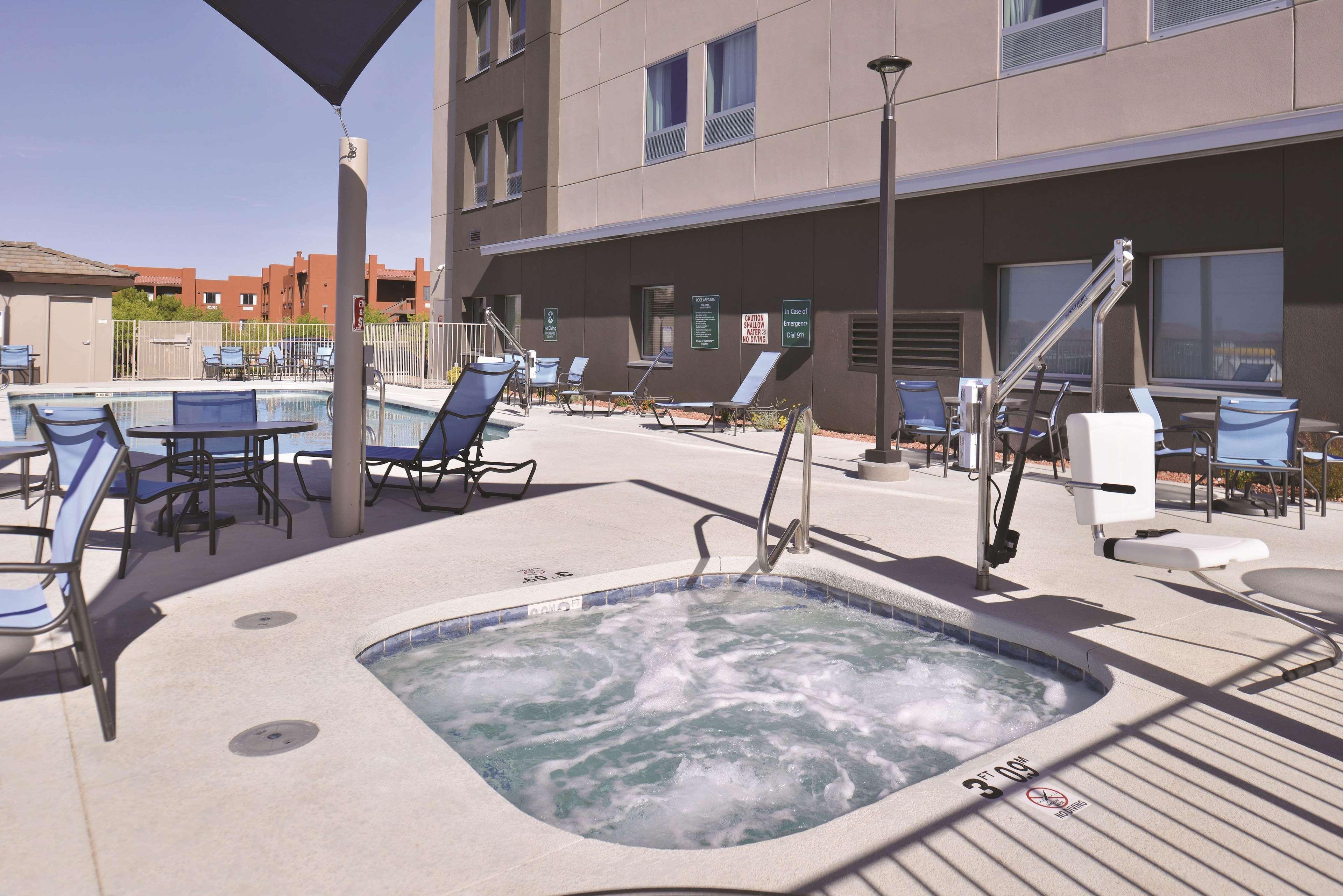 La Quinta By Wyndham Page At Lake Powell Hotel Exterior photo